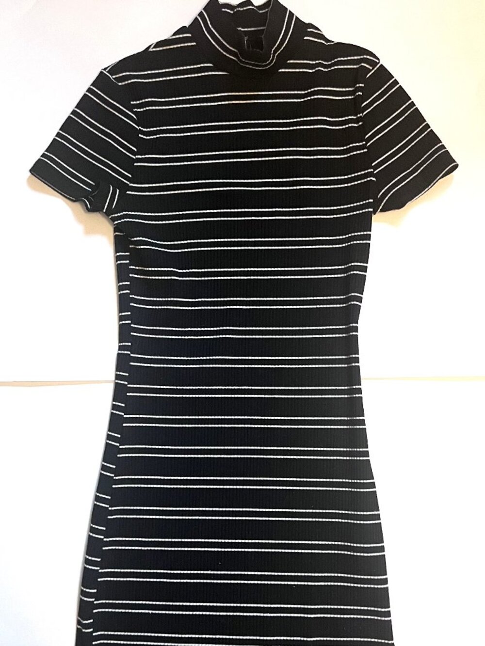 Forever 21 Black & White Striped Fitted Dress Size Small